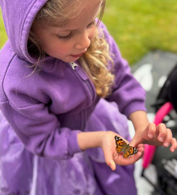 Child with butterfly - how it works